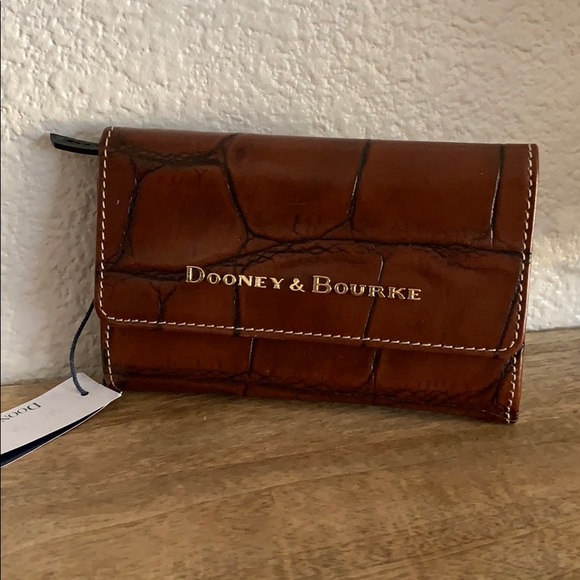 π Dooney & Bourke Wallet - Picture 2 of 16